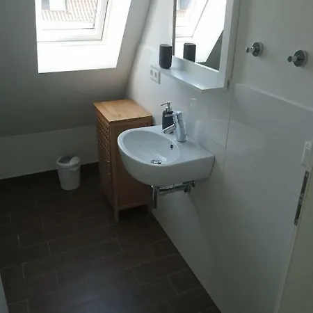 Schickes Dachgeschossloft Зост