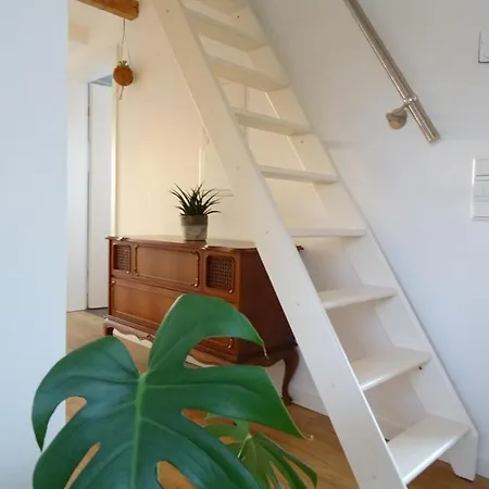 Schickes Dachgeschossloft *