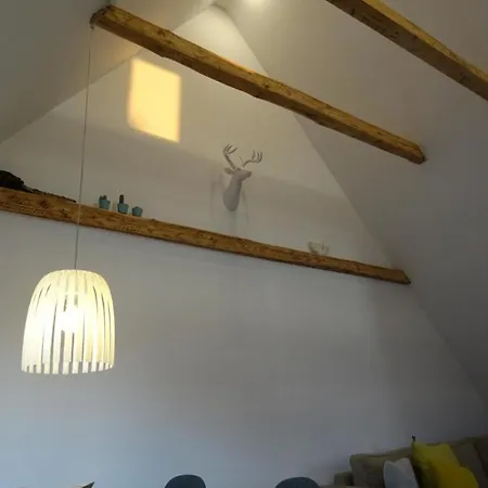 Schickes Dachgeschossloft *